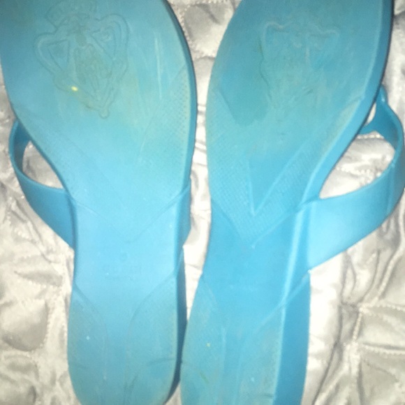 🔥 Authentic Gucci Flops! - Picture 3 of 3